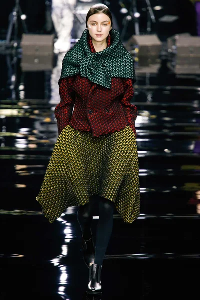 Look 7